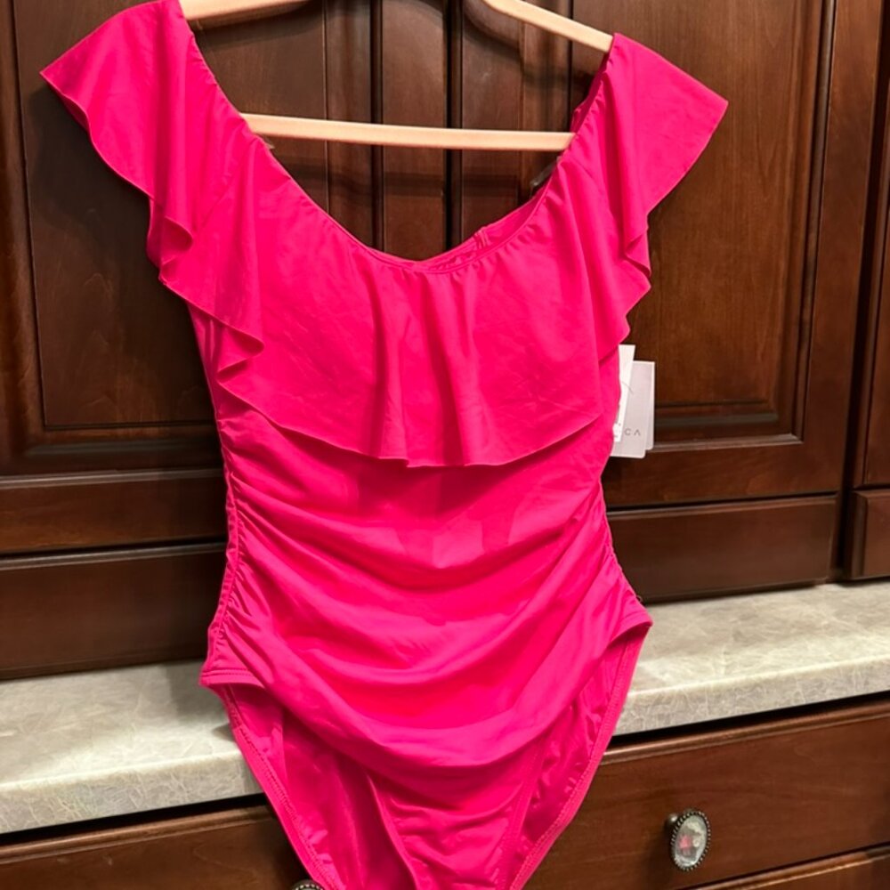 NWT La Blanca Goddess hot pink Gin ruffles 1 piece swimsuit Size 6 off shoulder